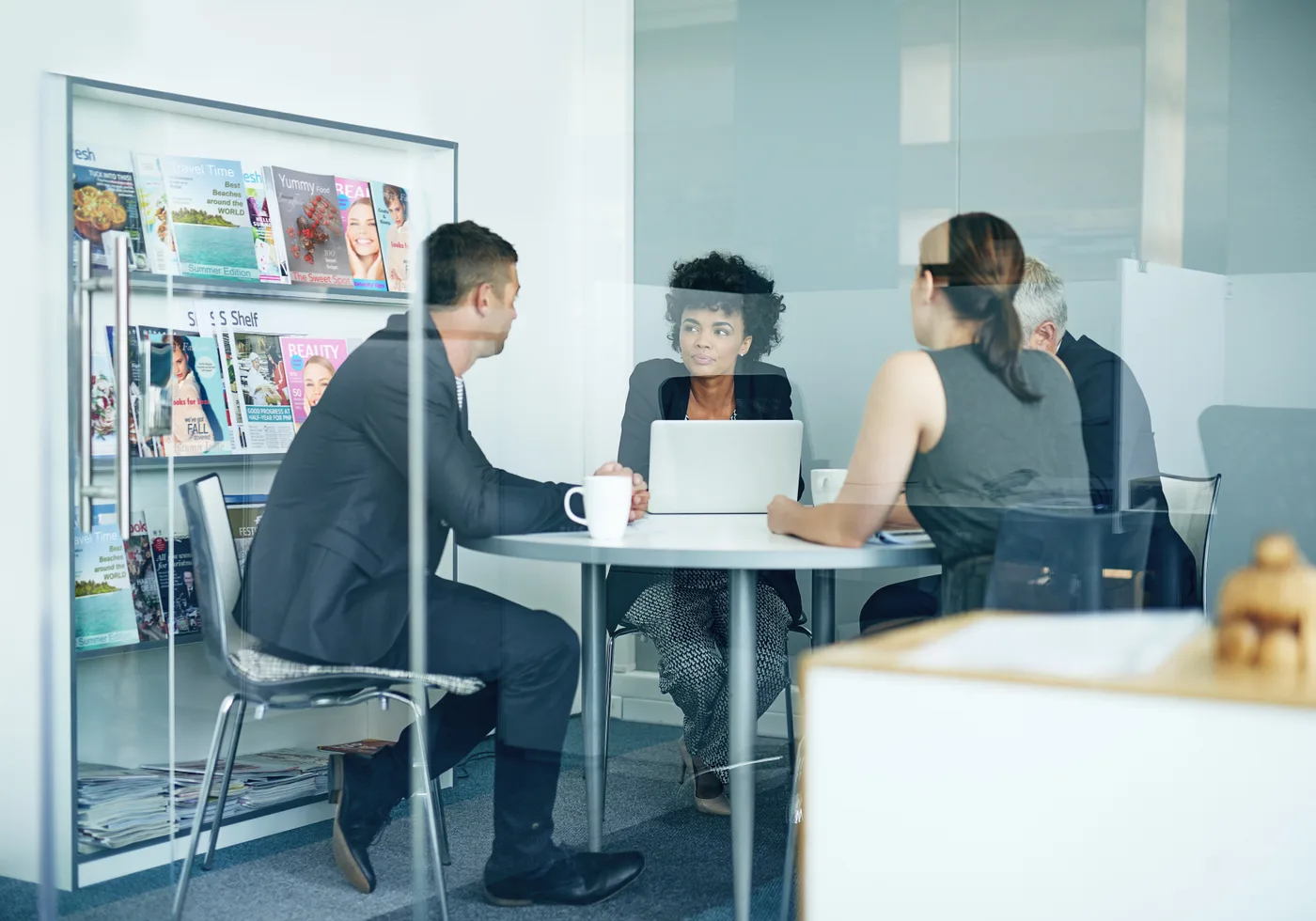 Beratungsgespräch in einem modernen Büro